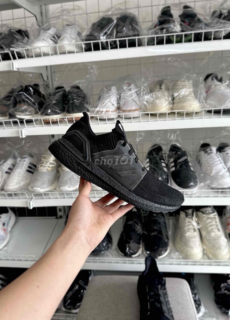 Giày Adidas Ultra Boost Đen size 42, 42.5. Mua bán Giày dép tại Huyện Yên Mỹ Hưng Yên được đăng bởi Tiệm Giày Cũ 89 hình 1