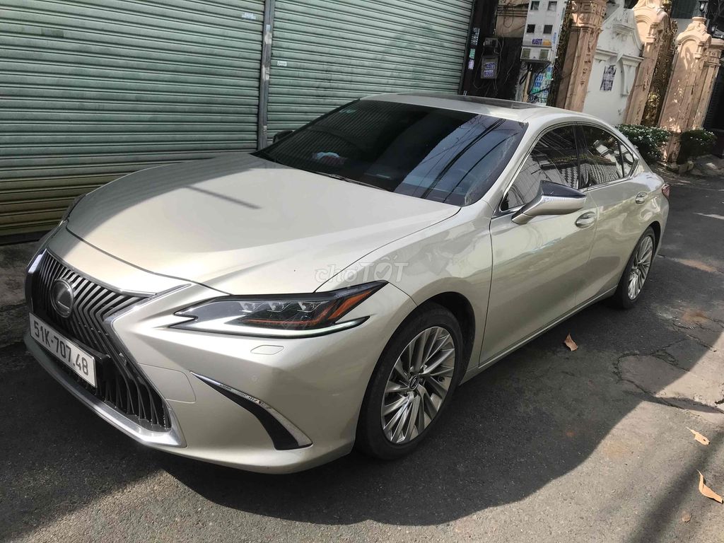Lexus ES 2019 250 - 23000 km. Mua bán Ô tô tại Quận 3 Tp Hồ Chí Minh được đăng bởi Long Tran hình 3