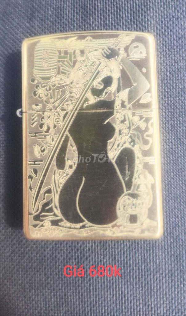 Bật lửa Zippo Chiến binh Kim loại Vàng