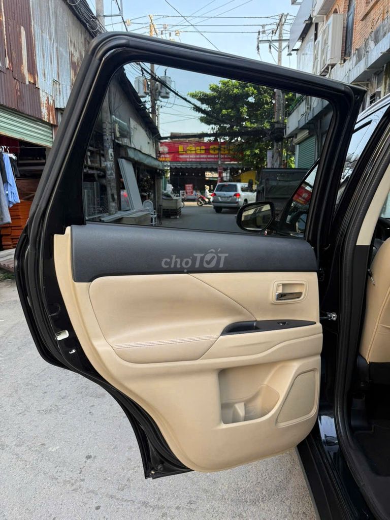 Mitsubishi Outlander 2018 2.0 CVT Premium 72000km. Mua bán Ô tô tại Quận Bình Thạnh Tp Hồ Chí Minh được đăng bởi Nguyen van dat hình 19