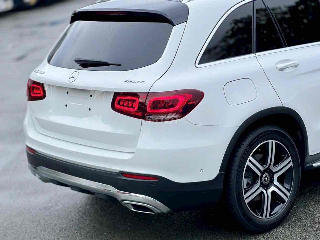 Mercedes Benz GLC200 4MATIC 2020. Mua bán Ô tô tại Quận Tân Bình Tp Hồ Chí Minh được đăng bởi GREENWAY AUTO hình 2