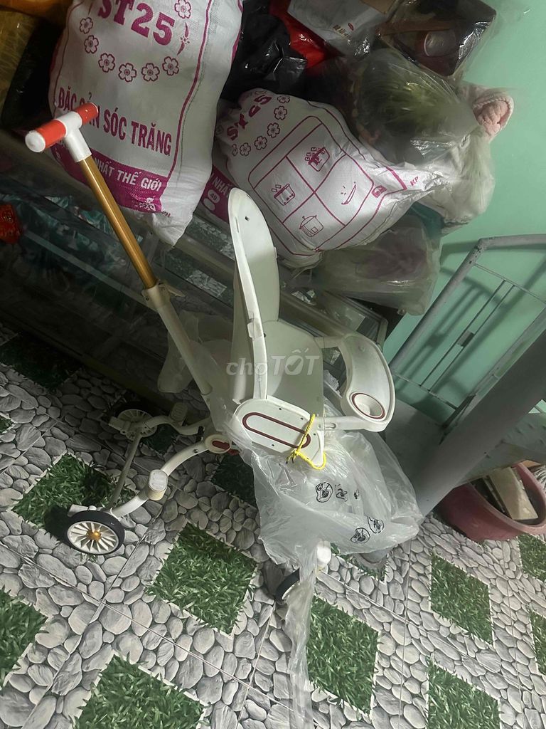Xe đẩy em bé Trắng Gọn nhẹ. Mua bán Mẹ và bé tại Quận 11 Tp Hồ Chí Minh được đăng bởi Khoa hình 1