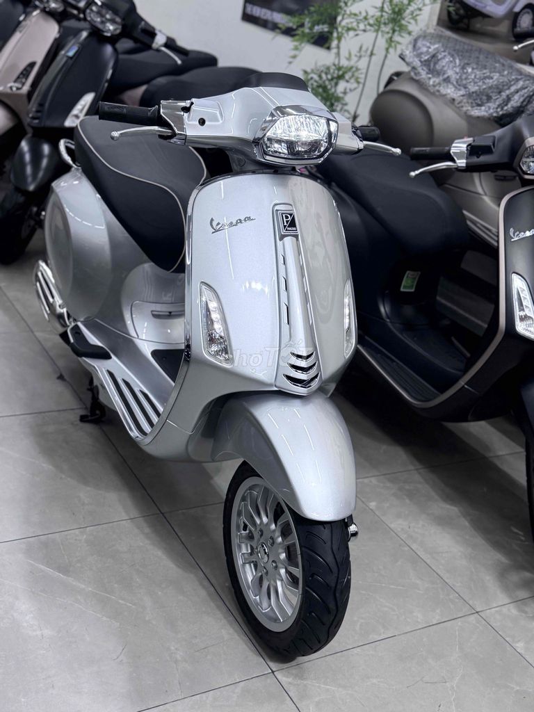 Пьяджо Веспа Спринт 150 ABS iGet, серебро