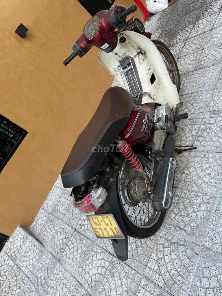 Красная Honda Super Dream, полуавтомат