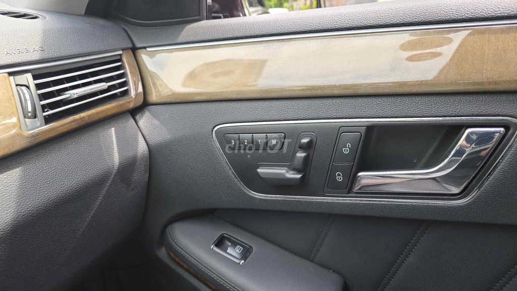 Mercedes Benz E Class 2010 - 63376 km. Mua bán Ô tô tại Quận Tân Bình Tp Hồ Chí Minh được đăng bởi Võ Thị Huyền Trâm hình 10