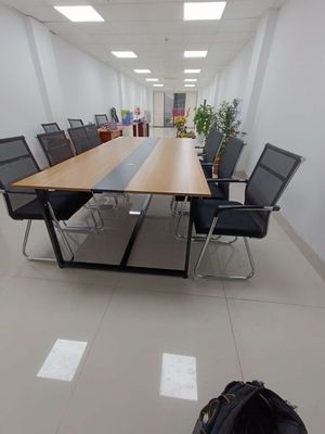 Comb 1 bàn họp và 6 ghế văn phòng
