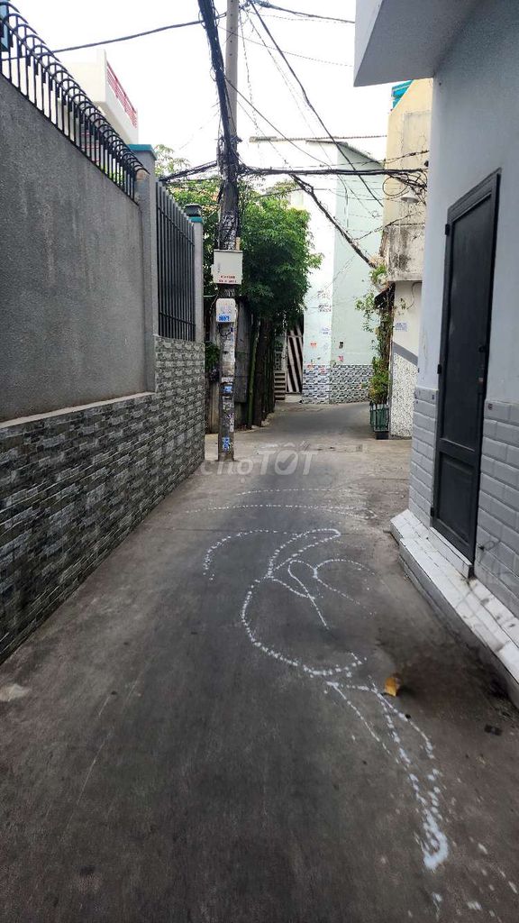 1.95 TỶ NHÀ GẦN SÂN BAY  - HOÀN CÔNG ĐỦ