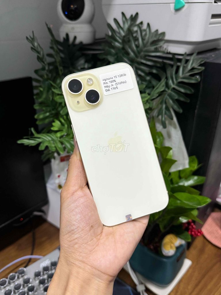 iPhone 15 128GB Vàng Quốc tế P100 Zin Đẹp 99. Mua bán Điện thoại tại Huyện Hóc Môn Tp Hồ Chí Minh được đăng bởi Thu hình 1