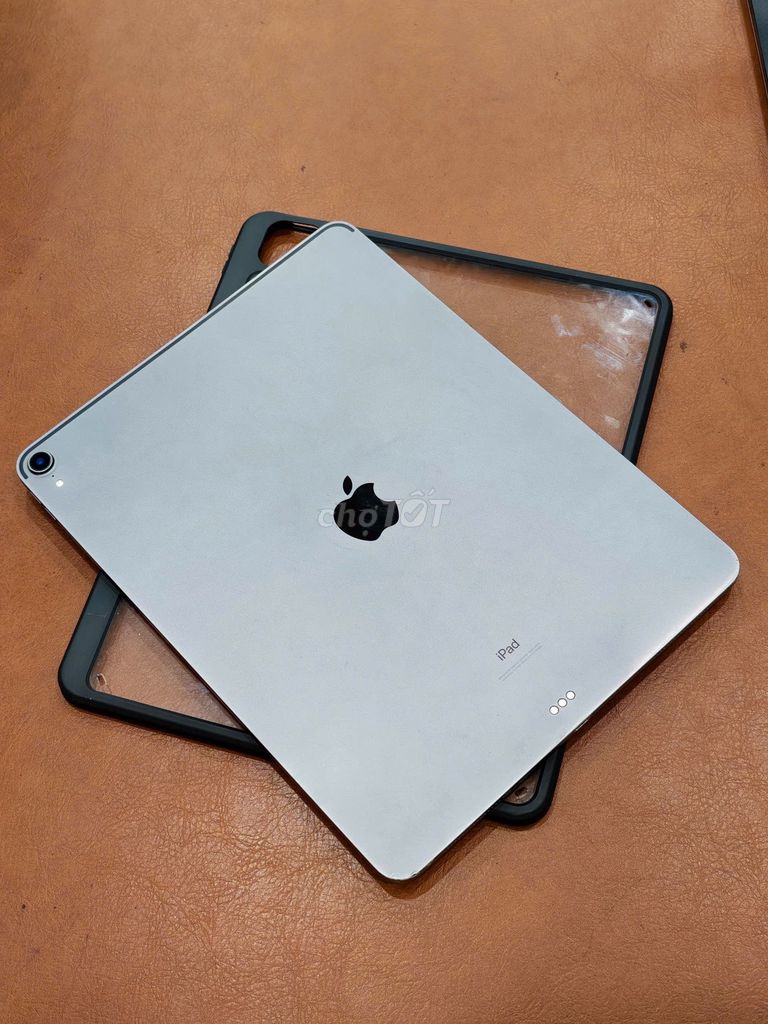 Ipad Pro 12.9 inch 2018 bản only wifi 64gb Đen 97%. Mua bán Máy tính bảng tại Quận Đống Đa Hà Nội được đăng bởi Hn Store hình 1