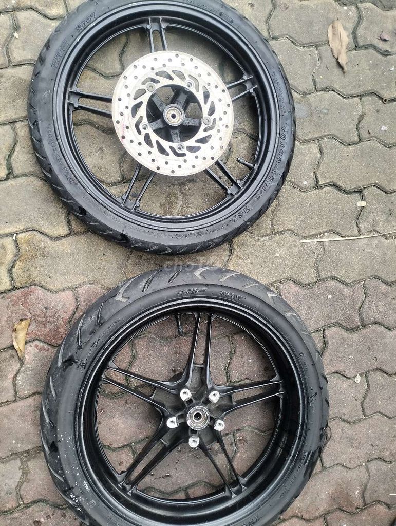 Bánh mâm xe máy Yamaha Exciter 150 đen hợp kim. Mua bán Phụ tùng xe tại Thành phố Biên Hòa Đồng Nai được đăng bởi Phạm Việt Thức hình 1