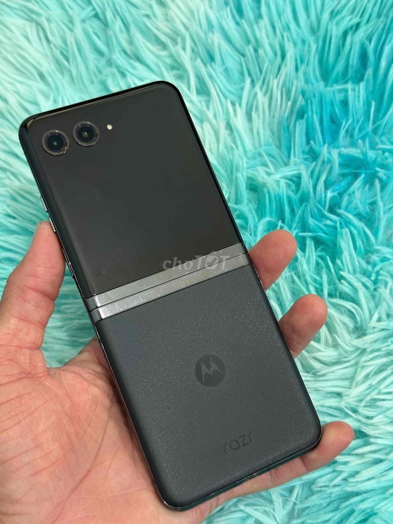 Motorola Razr 40 Ultra 256GB Đen zin cần bán. Mua bán Điện thoại tại Thành phố Thủ Dầu Một Bình Dương được đăng bởi Hoàng hải hình 1