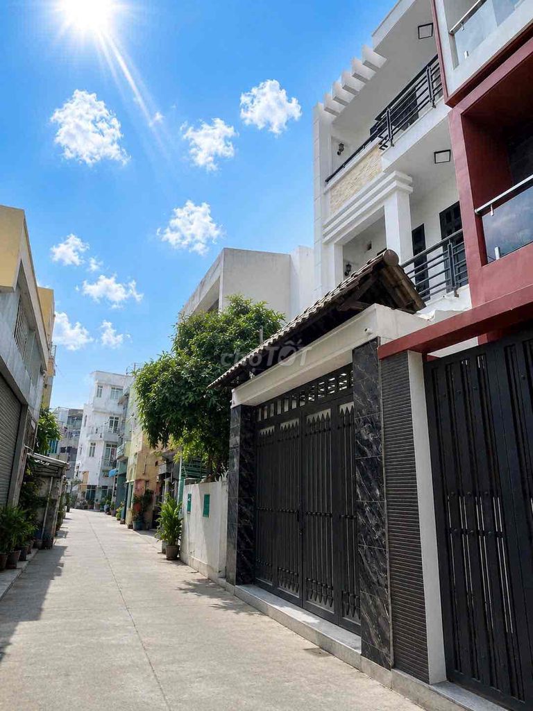 mình cần bán nhà 4,2x18 4 tầng sân thượng