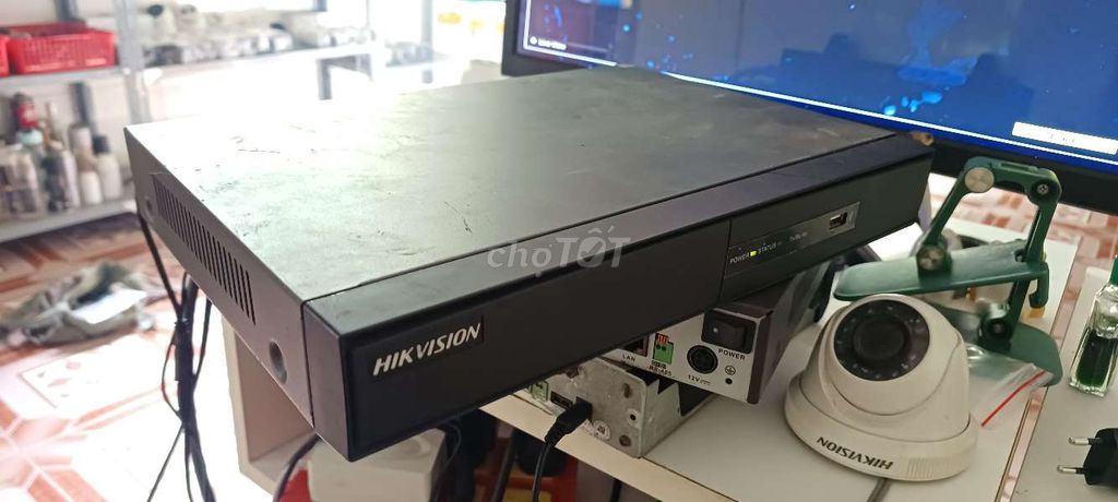 Đầu ghi analog Hikvision DS-7204HVI-SV Đen. Mua bán Máy ảnh, Máy quay tại Huyện Mỏ Cày Bắc Bến Tre được đăng bởi Thanh Lý Tháo Dỡ Văn Phòng Tận Nơi hình 1