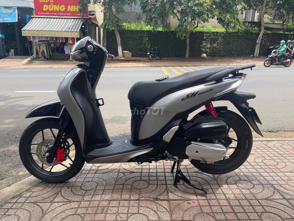 Honda SH Mode 2018 Bạc đen. Mua bán Xe máy tại Thành phố Buôn Ma Thuột Đắk Lắk được đăng bởi xe máy Hồng Phát hình 4