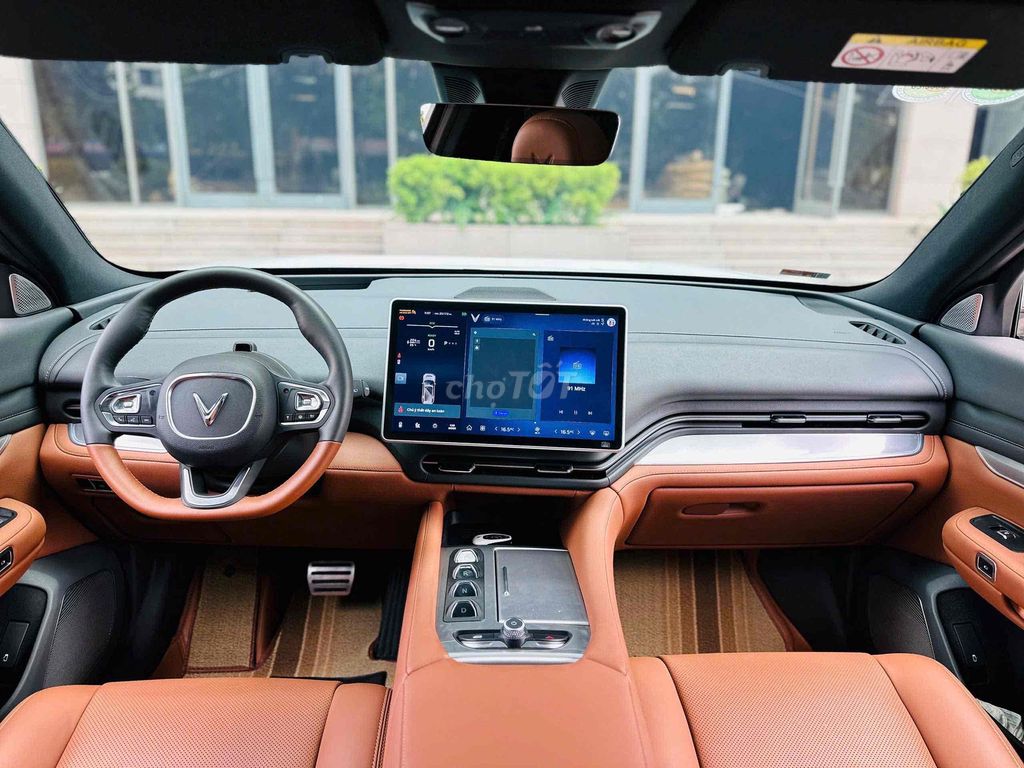 VinFast VF9 Plus 2025 Trắng 6 chỗ 20000 km