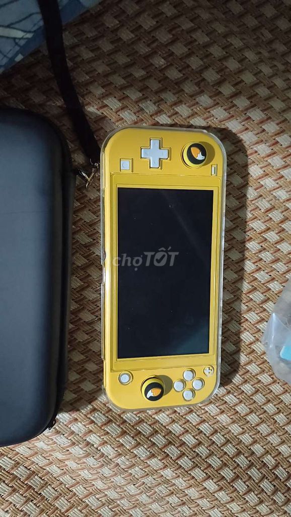 Máy chơi game Nintendo Switch Lite Vàng. Mua bán Thiết bị chơi game tại Quận Liên Chiểu Đà Nẵng được đăng bởi Viên Đặng hình 1