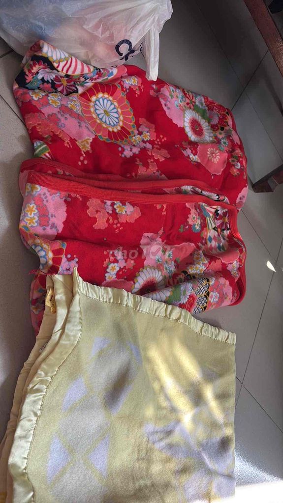 Mền Vải Đỏ Vàng. Mua bán Giường, chăn ga gối nệm tại Quận Bình Thạnh Tp Hồ Chí Minh được đăng bởi Anh Lê hình 1