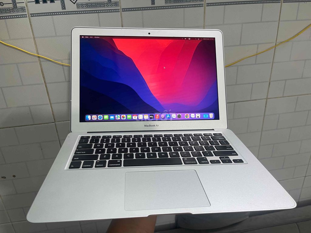 Apple Macbook Air 2017 I5 8GB/120GB. Mua bán Laptop tại Thị xã Tân Uyên Bình Dương được đăng bởi lê âu hình 1