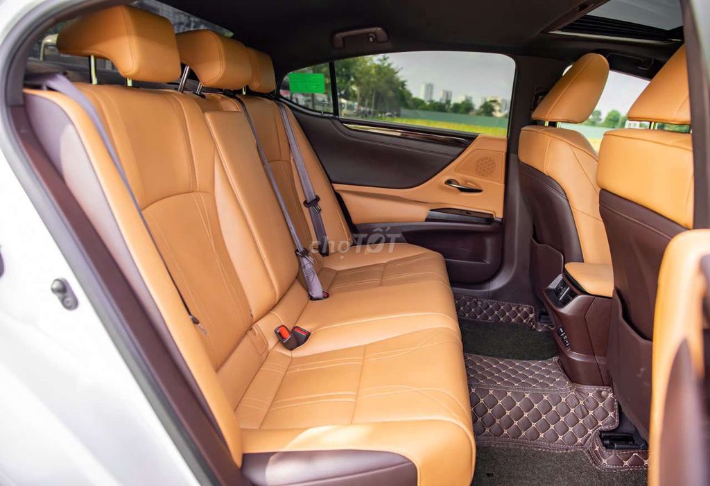 Lexus ES250 sản xuất 2022. Mua bán Ô tô tại Quận Đống Đa Hà Nội được đăng bởi Phú Việt hình 5