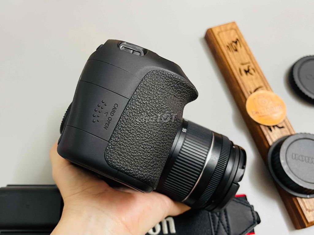 Canon 60D + 18-55 STM màn sáng đều ko tối góc