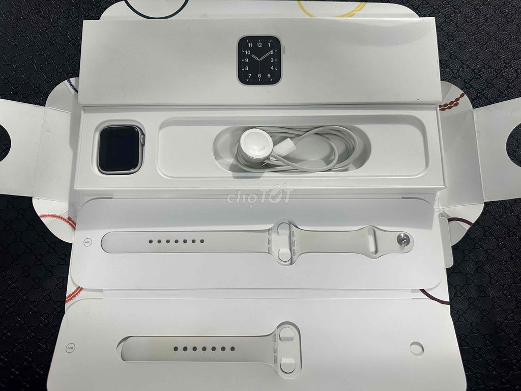 Apple watch Se/40 bạc fullbox đầy đủ phụ kiện