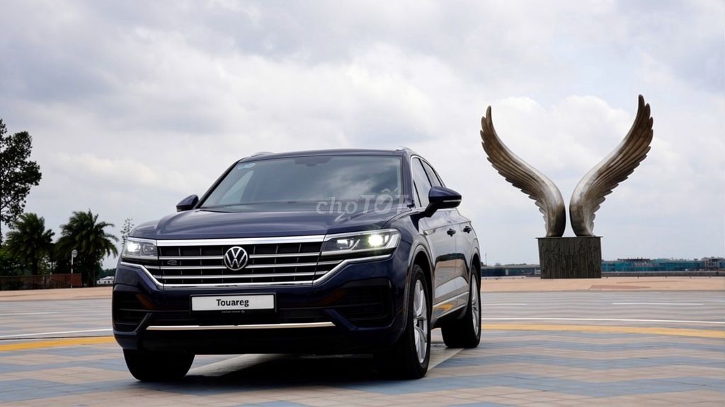 Volkswagen Touareg Luxury 2.0 TSI 2025, синий