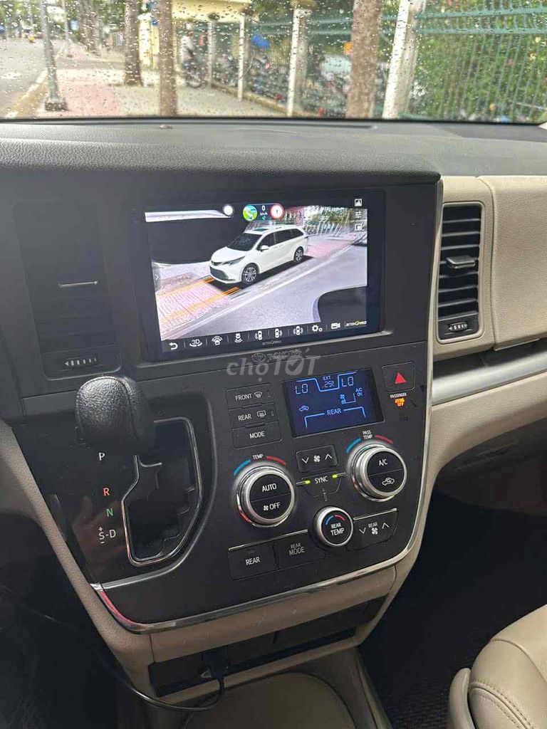 Toyota Sienna 2015 3.5LE màu vàng cát. Mua bán Ô tô tại Thành phố Mỹ Tho Tiền Giang được đăng bởi Anh Năm hình 4