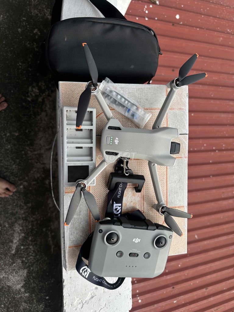 cần bán flycam dji mini3 full phụ kiện 1 pin. Mua bán Máy ảnh, Máy quay tại Thành phố Nam Định Nam Định được đăng bởi Trần Văn Bắc hình 1