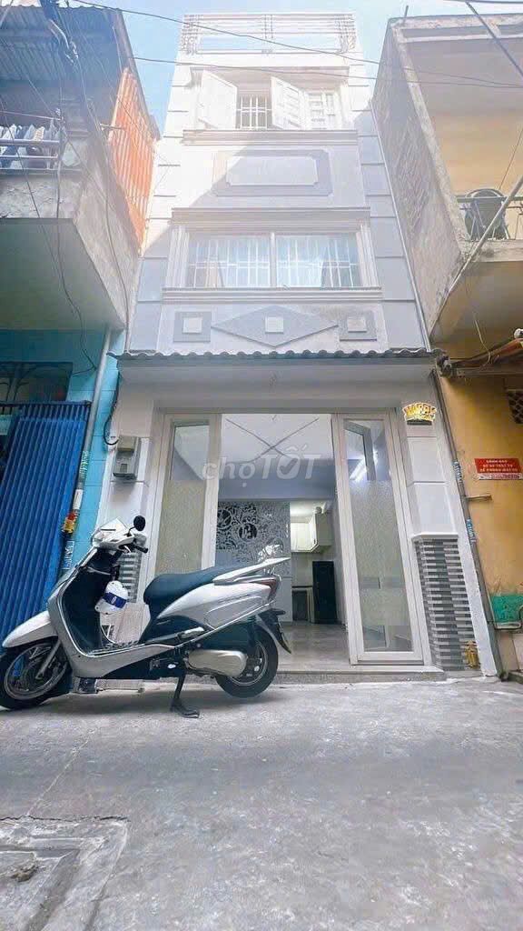 Аренда · 2 комн. · 22 м² · Quận 4, ул. Đường Đoàn Văn Bơ