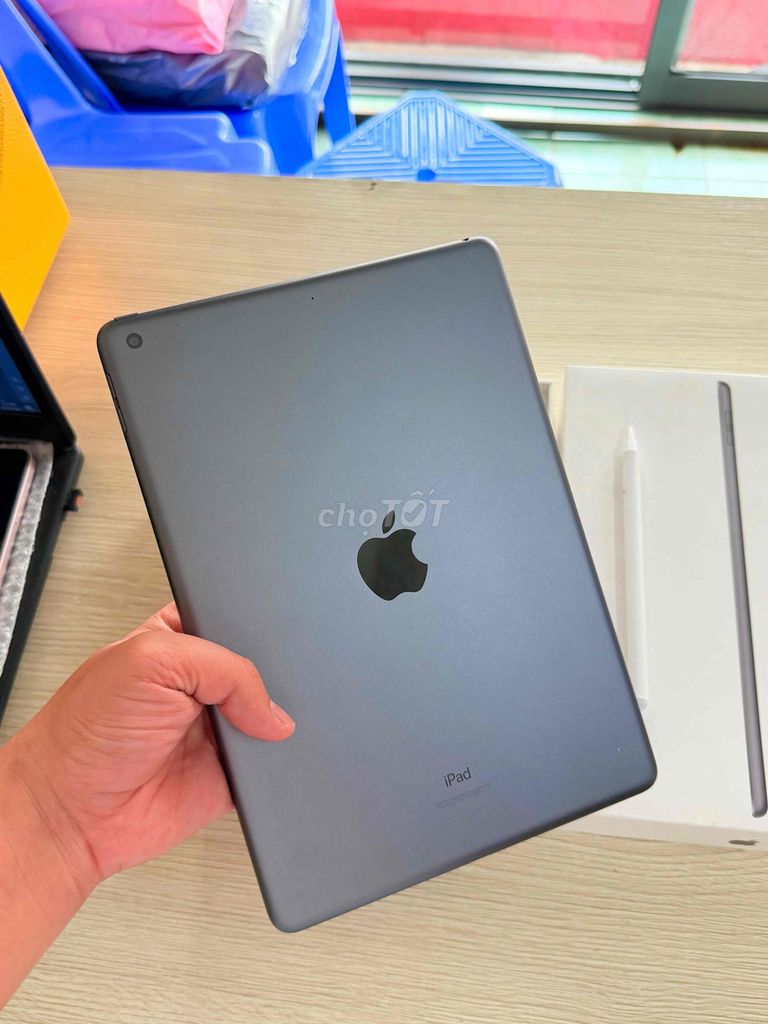 iPad Gen 9 Wifi 64GB Zin full đẹp kèm hộp . bút 🥰. Mua bán Máy tính bảng tại Thành phố Thủ Đức Tp Hồ Chí Minh được đăng bởi Điện Thoại Tốt giá sinh viên  hình 1