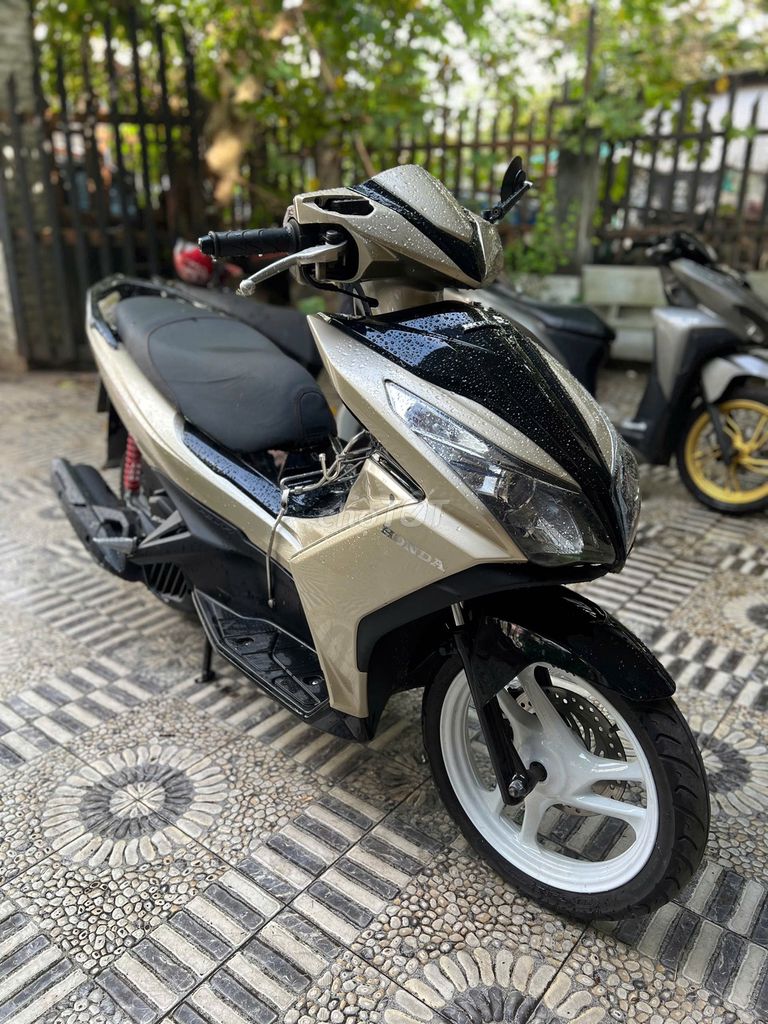 Honda Air Blade Vàng cát, Đen. Mua bán Xe máy tại Huyện Trảng Bom Đồng Nai được đăng bởi phương hình 7