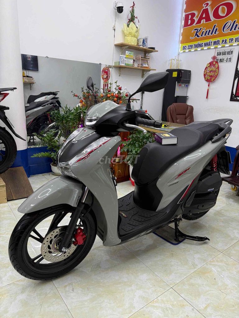 Honda SH 160 ABS 2025 Xám 2000 km. Mua bán Xe máy tại Thành phố Vũng Tàu Bà Rịa - Vũng Tàu được đăng bởi XE MÁY BẢO THANH  TPVŨNG TÀU hình 4