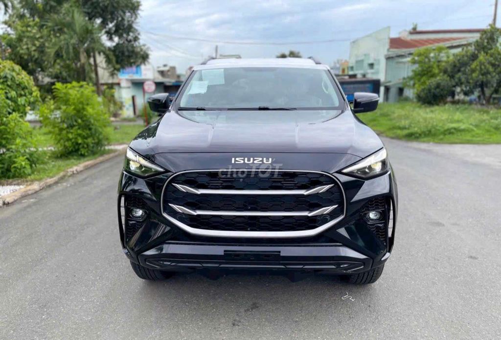 Xe 7 chỗ máy dầu tự động 2025 giá tốt, còn 1 xe