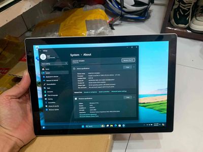 Surface Pro 5 hàng tồn nhật gần như mới
