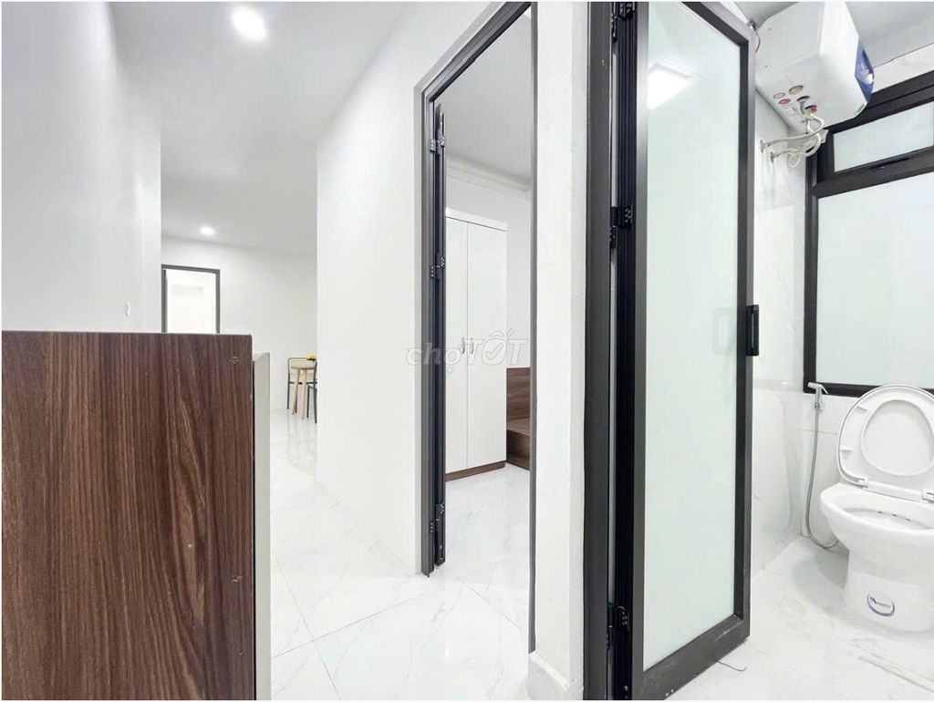 2 NGỦ 1 KHÁCH BAN CÔNG SIÊU LỚN Ô TÔ ĐỖ CỬA NGAY CÔNG VIÊN HOÀ BÌNH