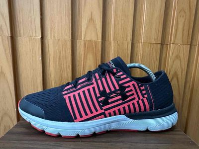 Giày Under Armour size 43.5 chính hãng zin đẹp. Mua bán Giày dép tại Quận 12 Tp Hồ Chí Minh được đăng bởi Giày si VIP Hoàng Quân