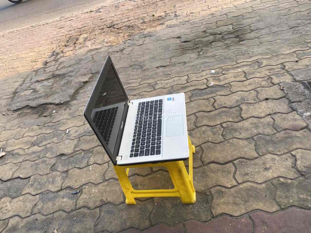 Laptop Celeron 14 inch 4GB/500GB Trắng. Mua bán Laptop tại Thành phố Thuận An Bình Dương được đăng bởi phúc cần alo ko nhắn tin  hình 1