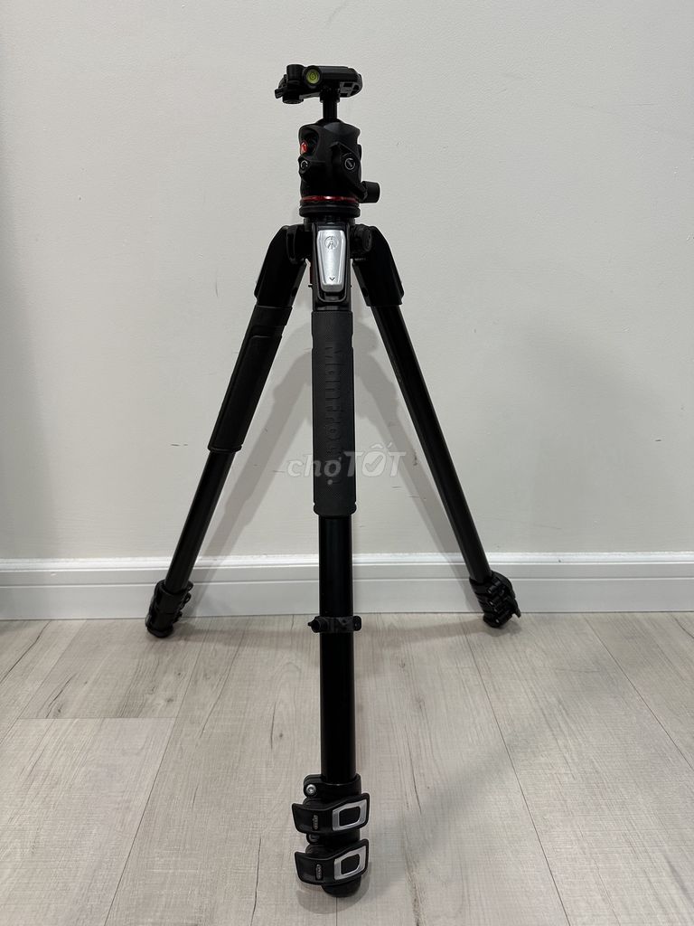 Chân máy ảnh Manfrotto MT055XPRO3 Đen Còn mới. Mua bán Máy ảnh, Máy quay tại Quận 10 Tp Hồ Chí Minh được đăng bởi Nguyễn Chí Tín hình 1