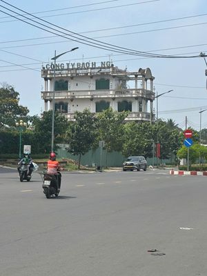 Аренда · 7 комн. · 574 м² · Quận 8, ул. Đường Tạ Quang Bửu