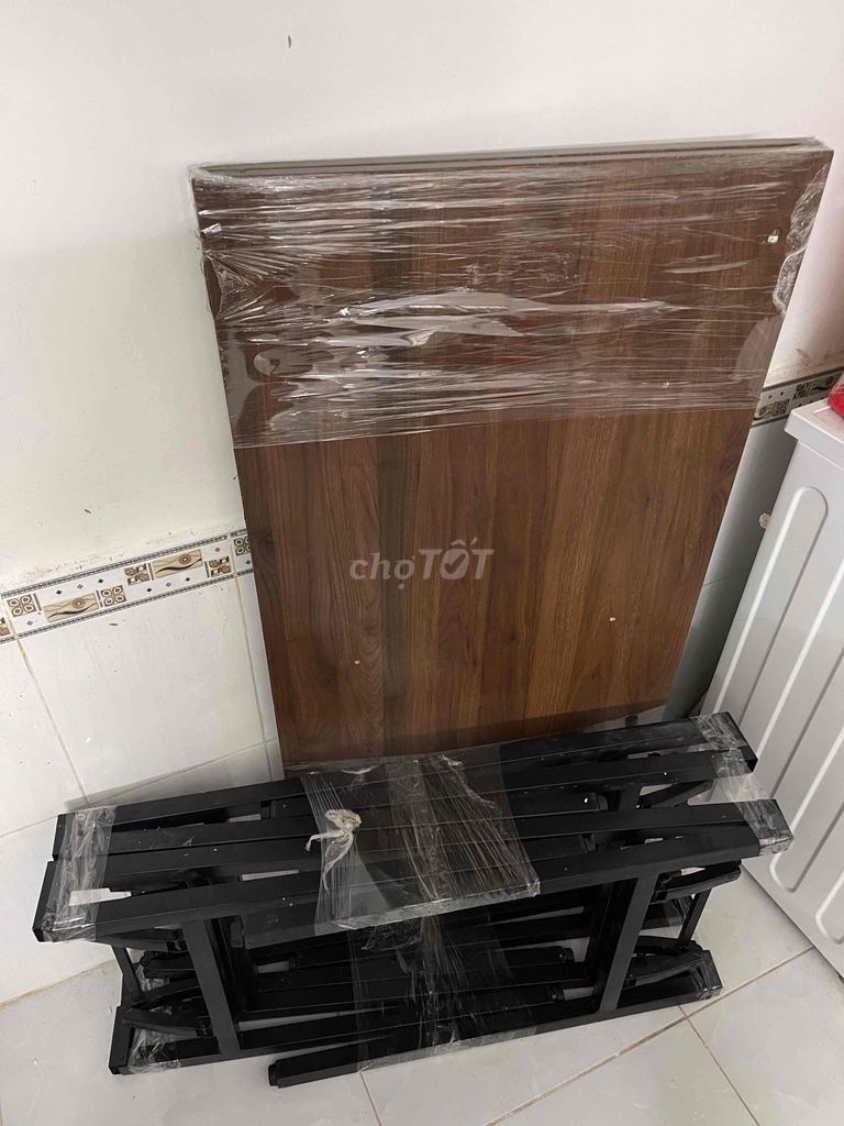 Bàn làm việc + Màu nâu 120x60x75cm mới 90%