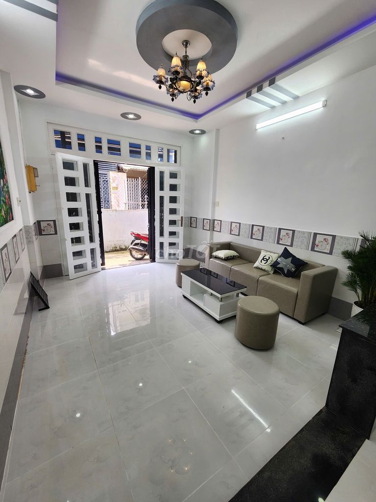 Новый дом на улице Тан Тхой Хиеп 13, 4x10м, SHR