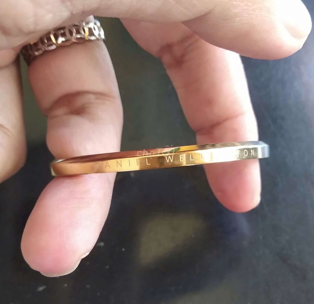 🇨🇭Đồ sưu tầm: Lắc Daniel Wellington Vàng Gold. Mua bán Đồ sưu tầm, đồ cổ tại Quận Ninh Kiều Cần Thơ được đăng bởi Shop Tứ Quí hình 1