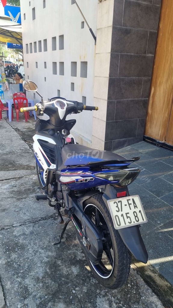 Bán lại xe Exinter 50cc xe còn mới ken. Mua bán Xe máy tại Quận Hải Châu Đà Nẵng được đăng bởi Dức long hình 4