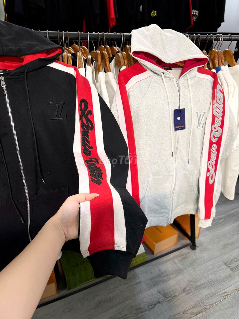 Áo hoodie Louis Vuitton vải Đen/Xam Sang. Mua bán Quần áo tại Thị xã Bến Cát Bình Dương được đăng bởi BEBE hình 1