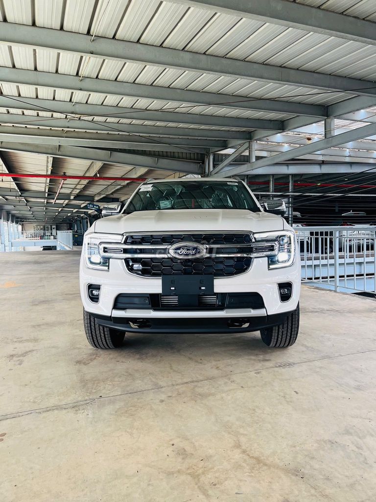 Ford Everest Titanium Bi-Turbo белый 10 км