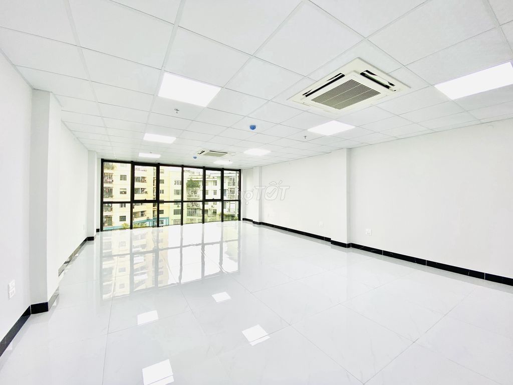 Hiếm! Chùa Láng - VP 65m2 view hồ xanh ngắt, có hầm để ô tô, giá 12tr