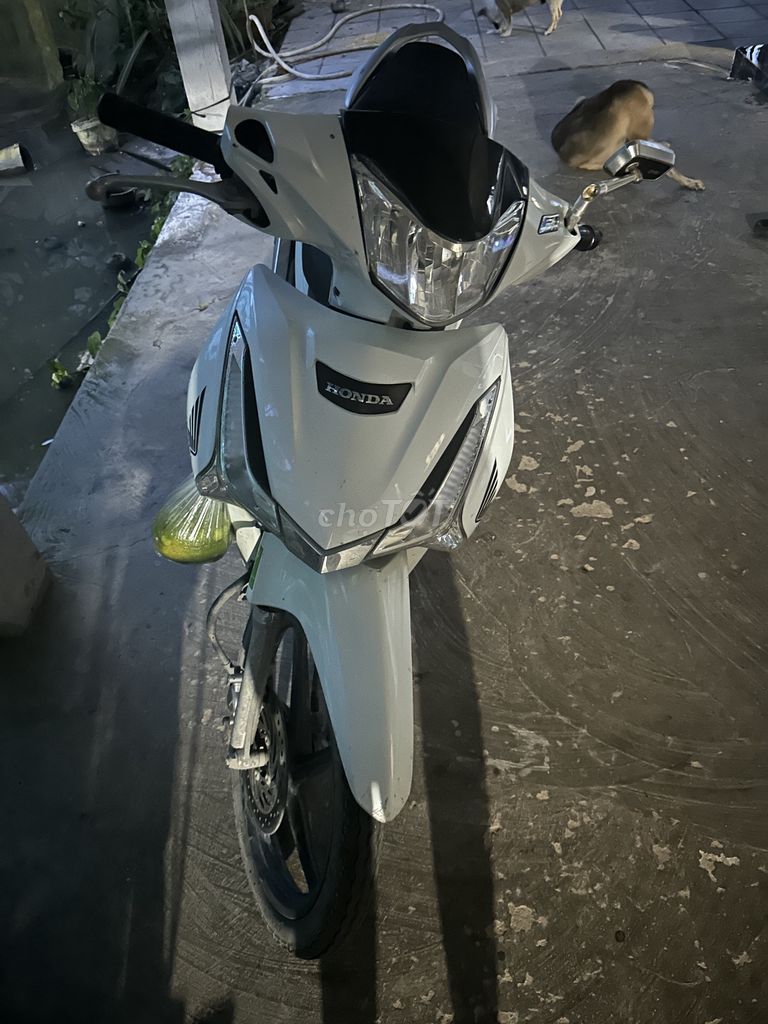 Honda Future 125 Trắng 25000 km. Mua bán Xe máy tại Huyện Mỹ Tú Sóc Trăng được đăng bởi Thiên  hình 1