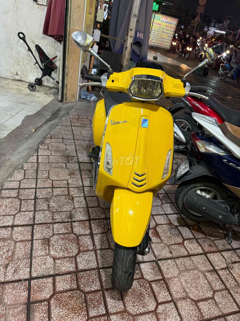 Piaggio Vespa Sprint Желтый