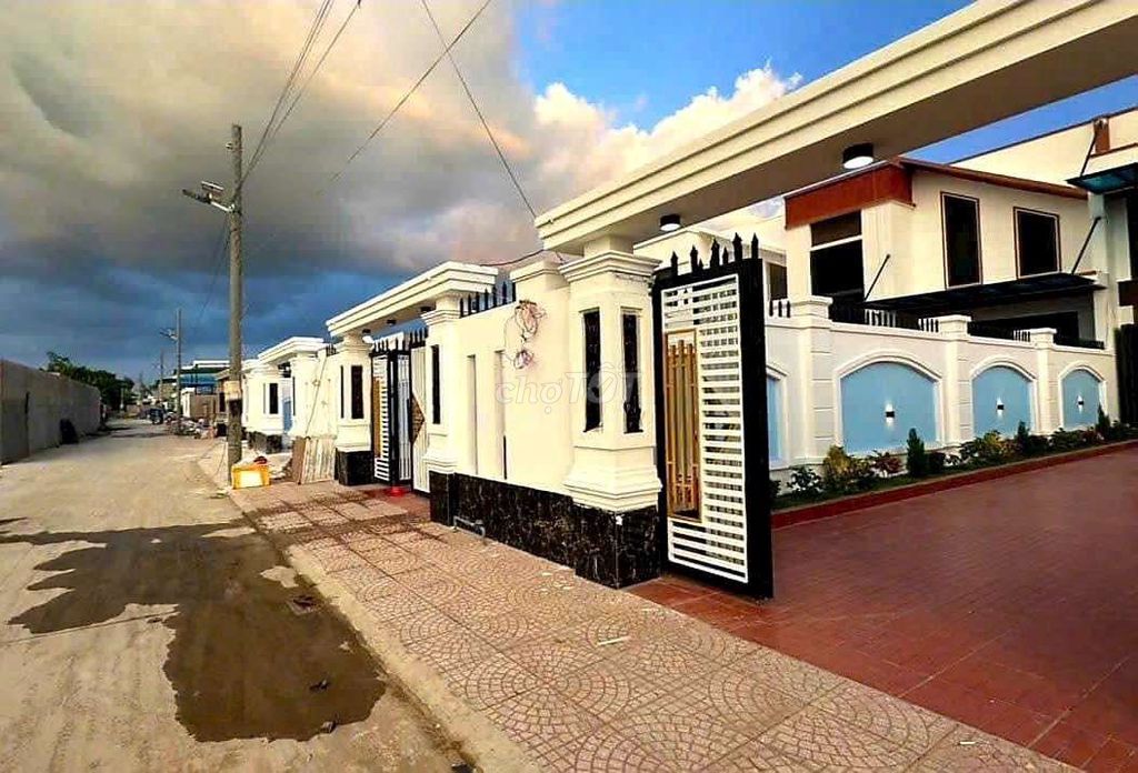CẮT LỖ 300 TRIỆU BÁN GẤP CĂN VILLA SÂN VƯỜN 218M2 FULL THỔ CƯ. Mua bán nhà ở tại Huyện Cần Đước Long An được đăng bởi Vũ Thiên hình 1