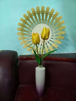 Lọ hoa tulip bằng gốm sứ